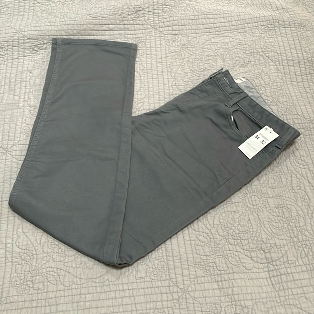 NWT Men’s Dockers Straight Fit Gray Khaki Pants W34 L32